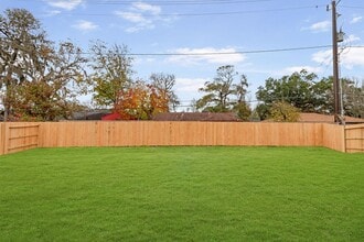 Building Photo - 409 Magnolia Ln