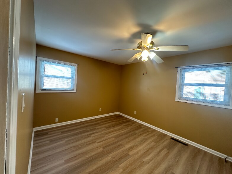 Building Photo - 1204 N 6th St