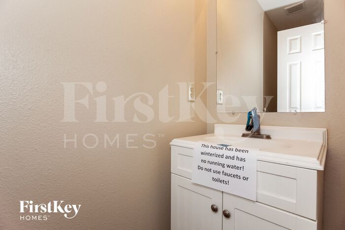 Building Photo - 955 Littleton Dr