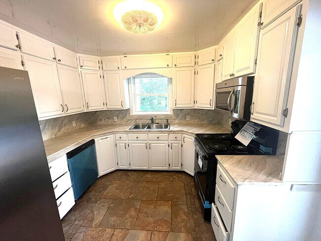 Building Photo - 3932 Fraser Cir