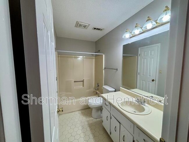 Building Photo - 2139 Holt St