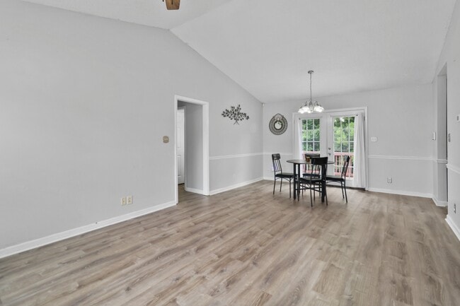 Building Photo - 354 Broadmore Dr