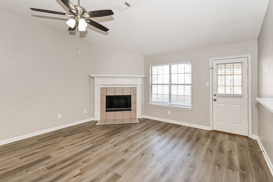 Building Photo - 190 Pine Ridge Ln