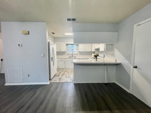 Building Photo - 2 Silver Ct