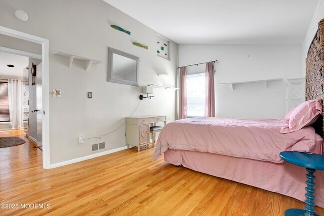 Building Photo - 74 Seneca Pl