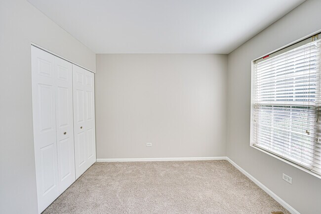 Building Photo - 2427 Stoughton Cir