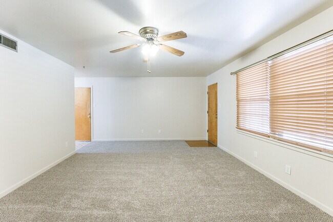 Building Photo - Remodeled throughout, 3/2/1