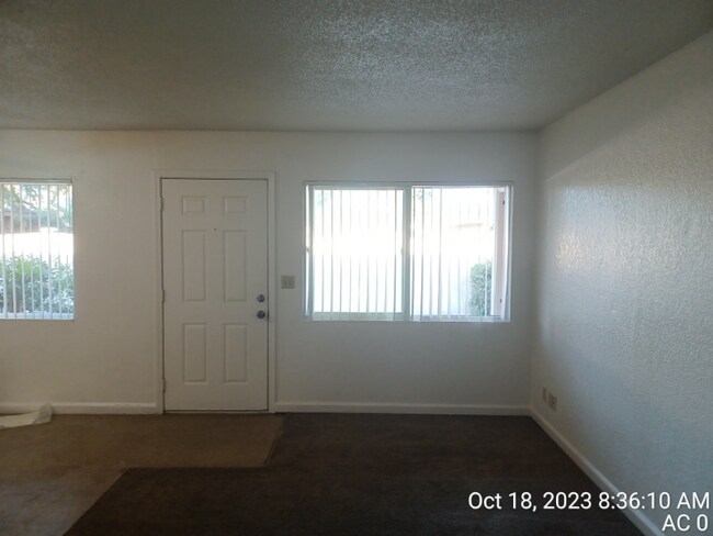 Building Photo - 228 W Dakota Ave