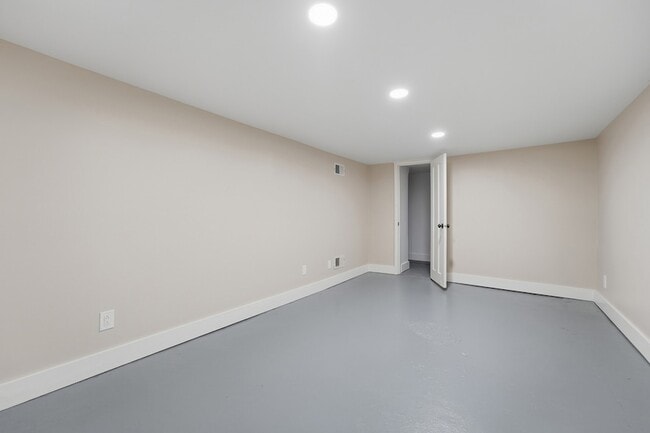 Building Photo - 2134 73rd Ave