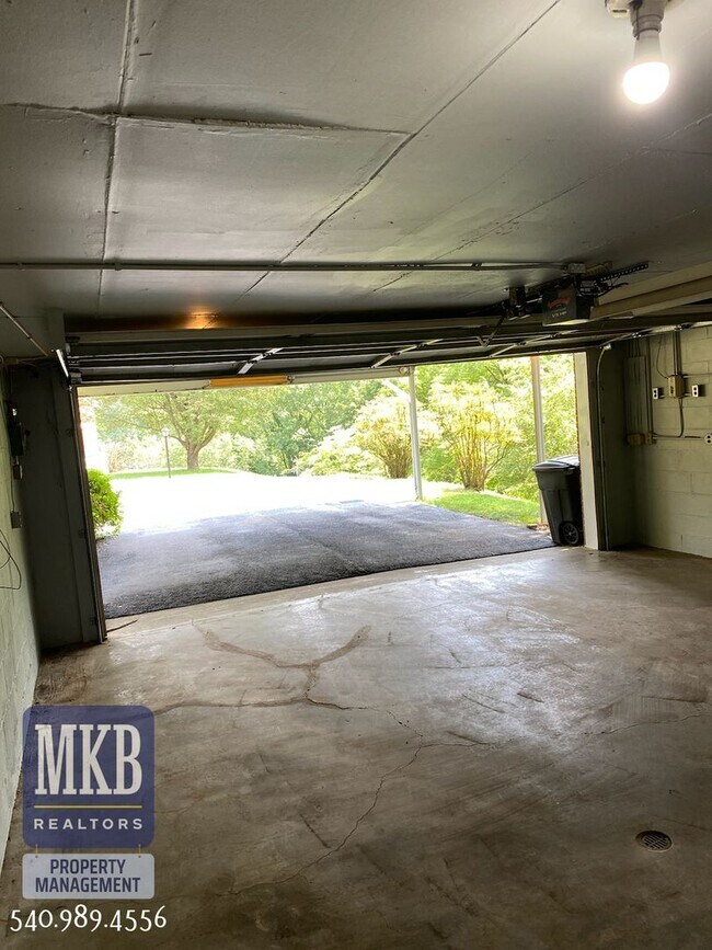 Building Photo - 2-Possibly 3 Bedroom completly remodeled home in Clearbrook