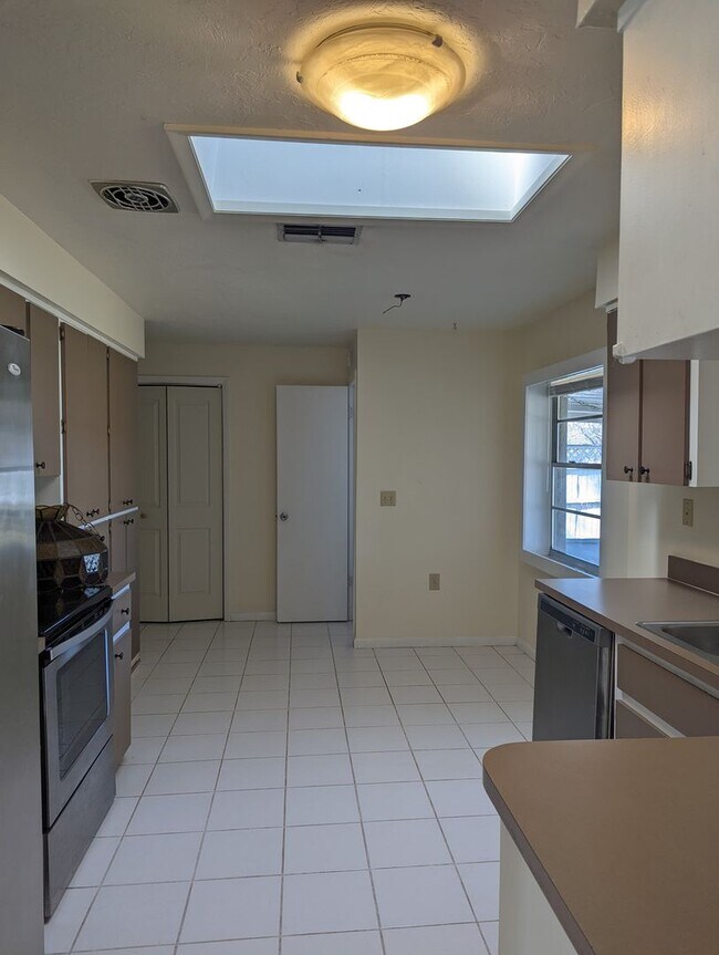 Building Photo - 1003 W Buttonbush Dr