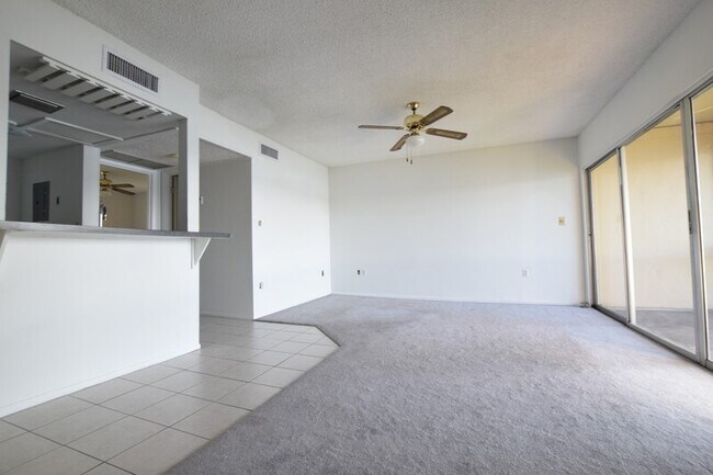 Building Photo - 576 Orange Dr