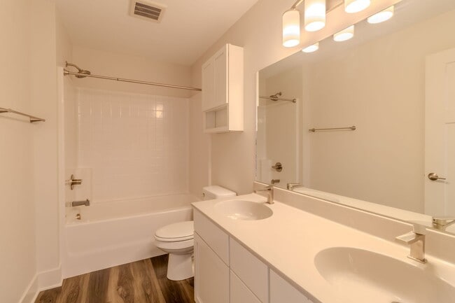 Building Photo - Premier Place and Premier Living!