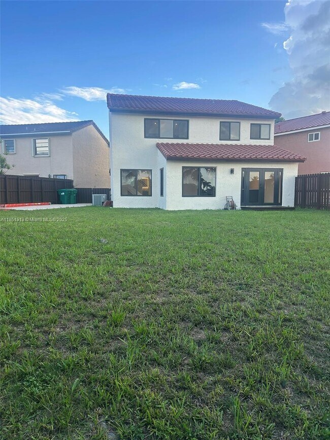 Building Photo - 1070 SW 135th Pl