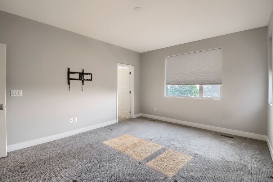 Building Photo - 12243 W Alameda Dr