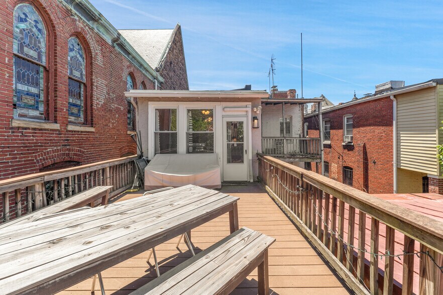 Deck 2 - 11 R Street NW