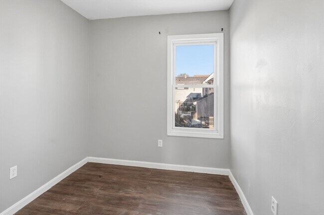 Building Photo - 391 Rivet St