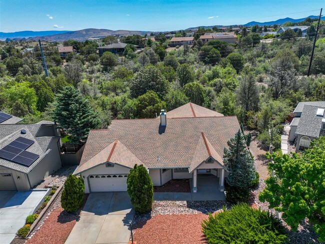 Building Photo - Freshly painted, 3 Bedroom, 2 Bath Home in...