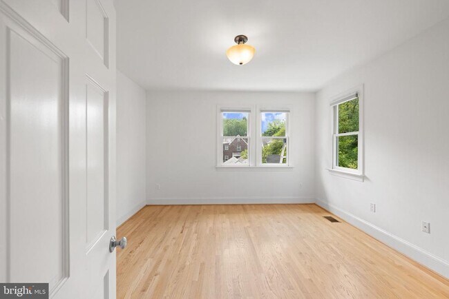 Building Photo - 4830 Brandywine St NW