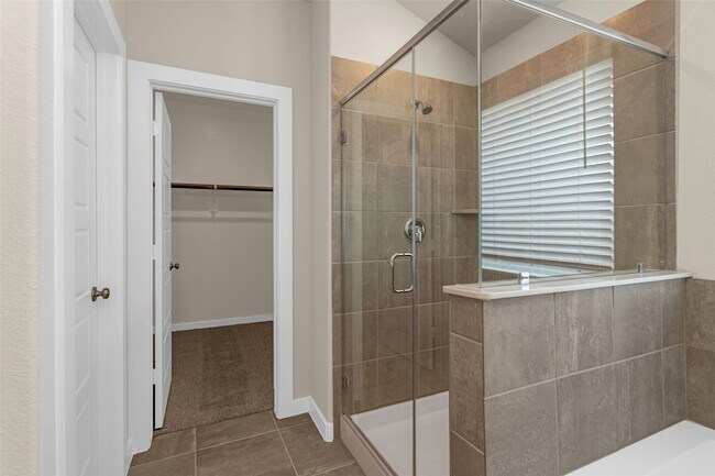 Building Photo - 18095 Martin Pines Dr