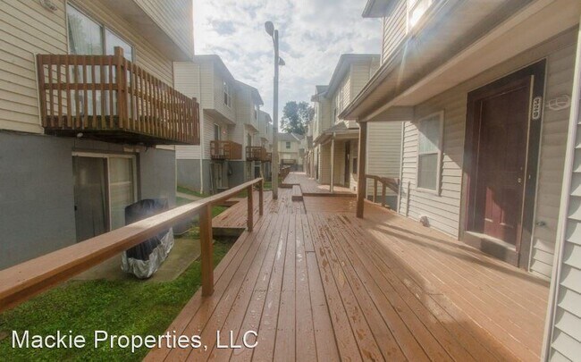 Primary Photo - 3 br, 2.5 bath House - 331 East Varsity Lane