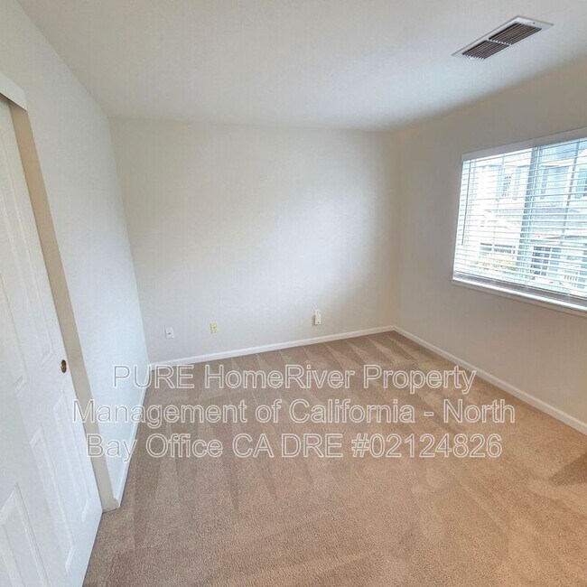 Building Photo - 1052 Addison Cir