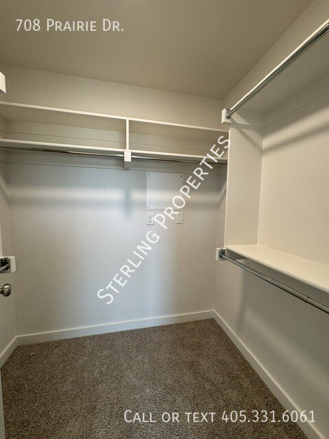 Building Photo - 708 Prairie Dr