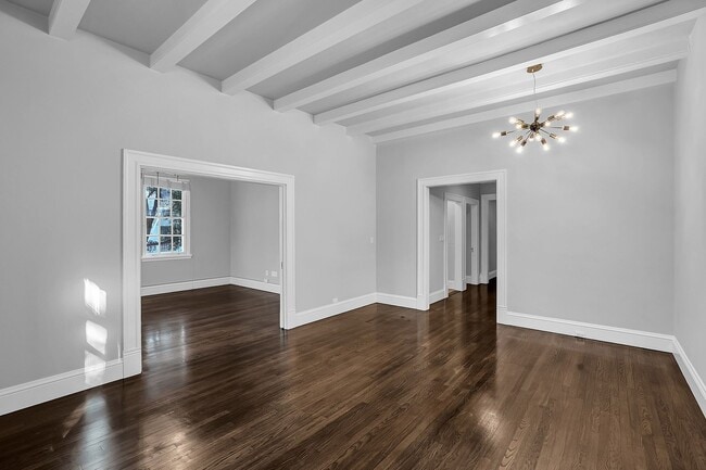 Building Photo - Remodeled 1br+office at the storied Francesca building