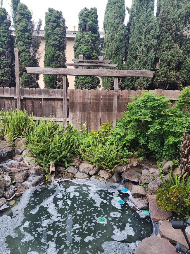 Building Photo - 5 Bedroom 3 Bathroom with 3 car Garage in the Sylvan School District