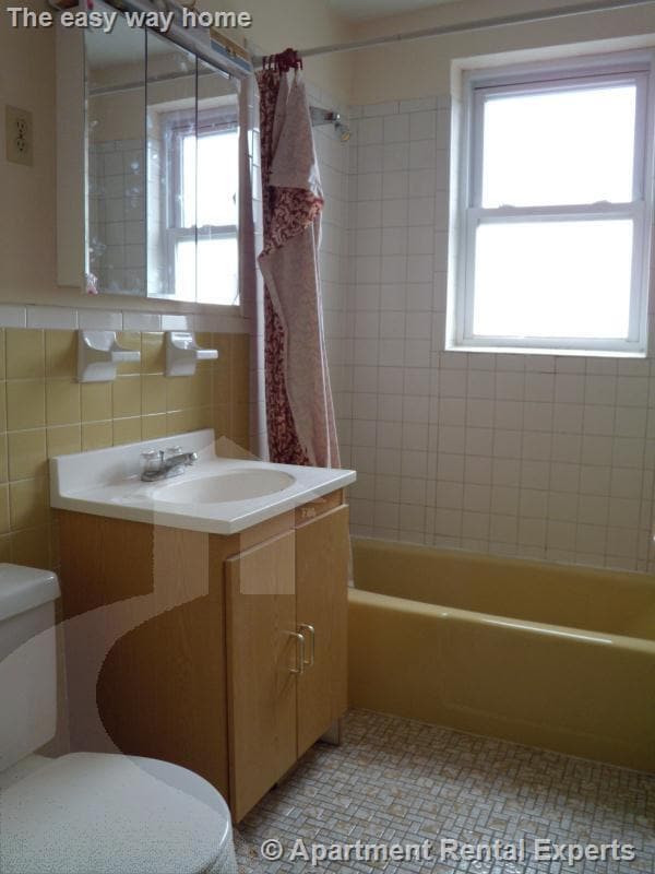 Building Photo - 402 Highland Ave