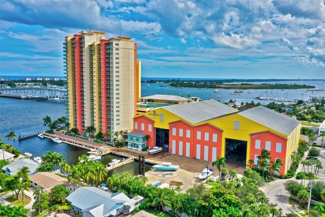 Building Photo - 2640 Lake Shore Dr