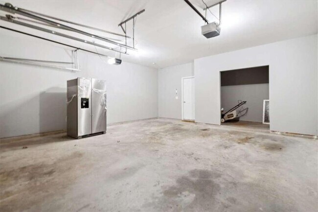 Building Photo - 96 Lenore Ct