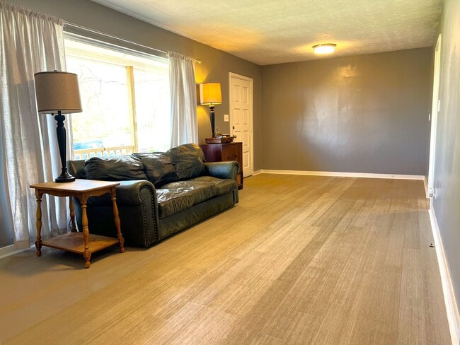 Building Photo - *Maryville 37804 - Charming 2 bedroom, 1 bath Brick Rancher with a 1-car garage - Call Adam Sharp...