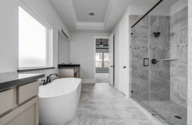 Building Photo - 15108 Botanical Garden Dr