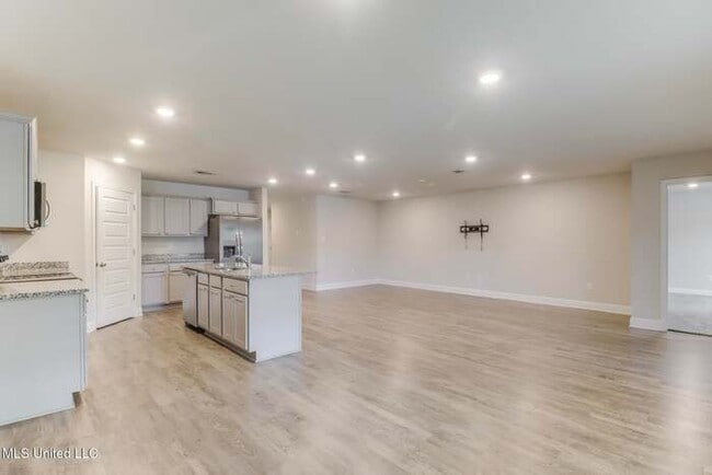 Building Photo - 6487 Eastland Cir