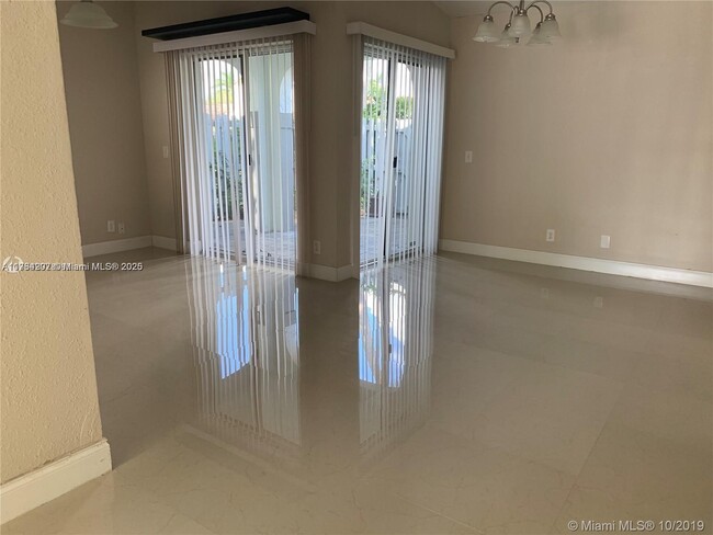 Building Photo - 1559 Springside Dr