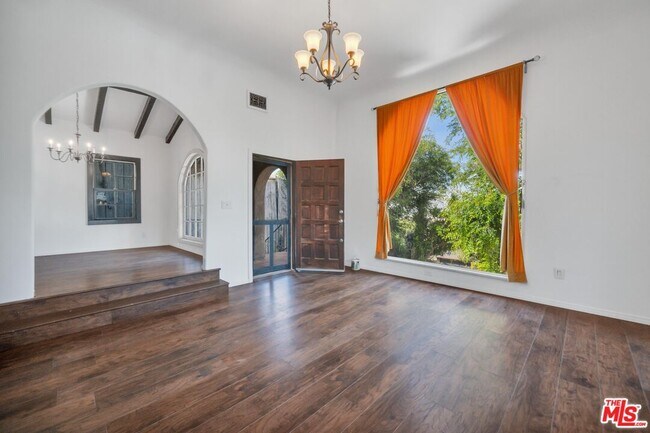 Building Photo - 1570 Sanborn Ave