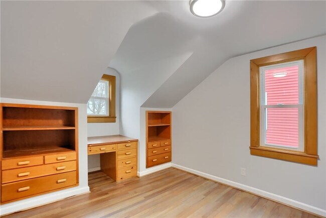 Building Photo - 740 Pershing St