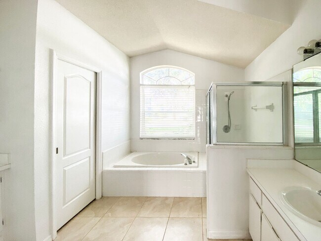 Building Photo - 3 Bedroom 2.5 Bath In Alafaya Woods