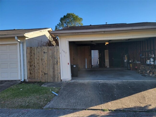 Building Photo - 6417 S Briar Bayou Dr
