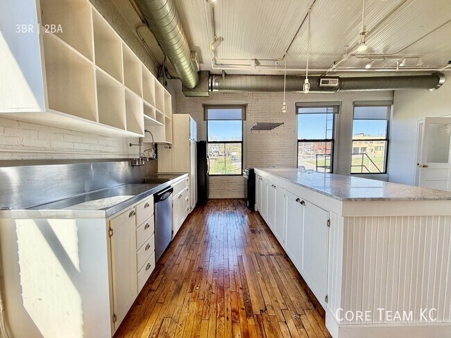 Building Photo - 1800 Central St