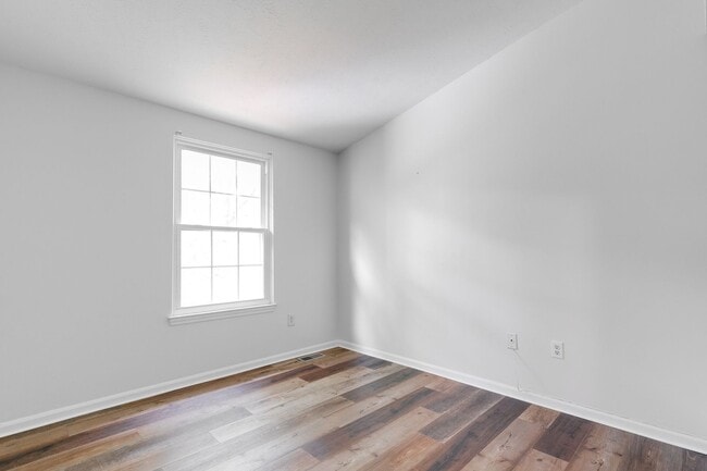 Building Photo - Wonderful End Unit Townhome Available Near...