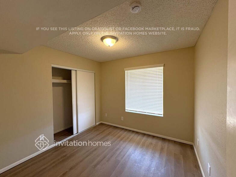 Building Photo - 8741 W Earll Dr