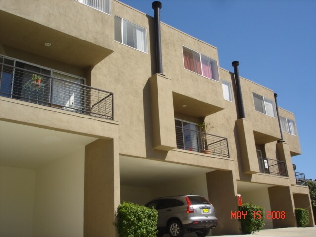 Building Photo - 1733 Lucile Ave