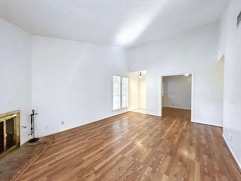 Building Photo - 1405B Braker Ln