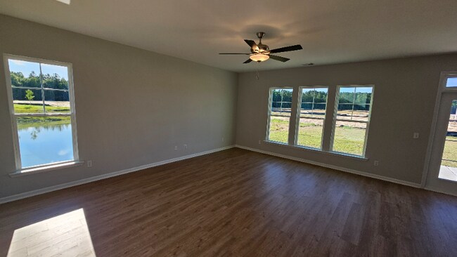 Building Photo - 16 Roxbury Dr