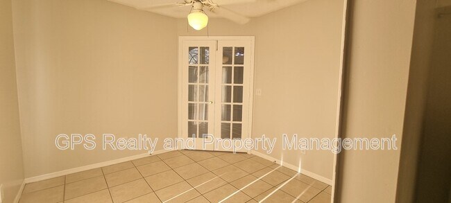 Building Photo - 956 Forest Ridge Ct