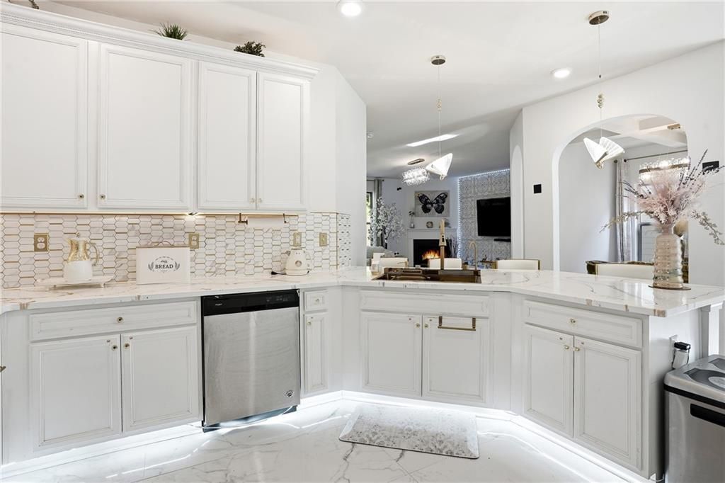 Building Photo - 341 Emporia Loop