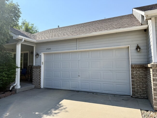 Building Photo - 1724 Canary Pl
