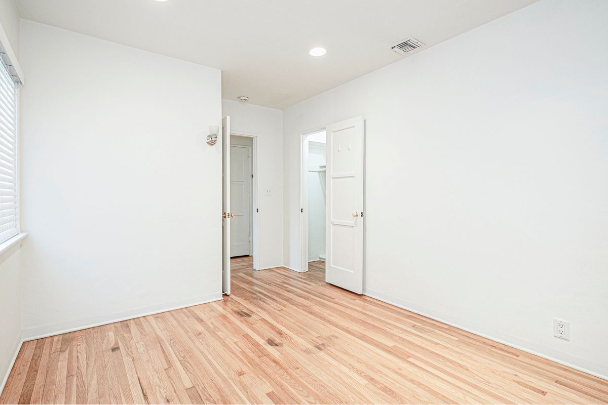 Building Photo - 2206 N Orchard Dr